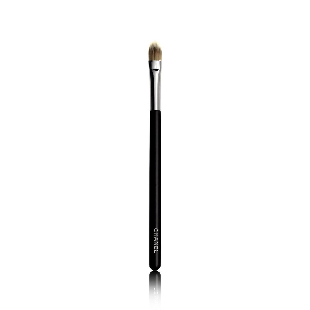 Chanel concealer brush